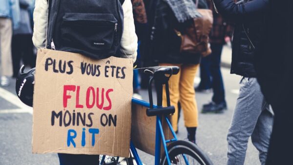Plus besoin de tout trimballer : cette sacoche française à 90 € intègre son propre antivol