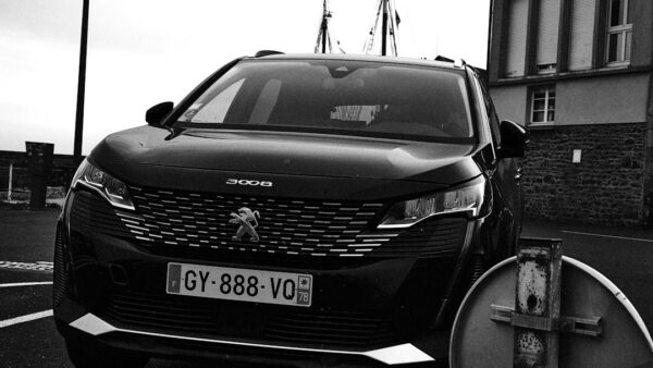 6 fois plus polluantes : les voitures hybrides rechargeables sont-elles le nouveau scandale automobile ?