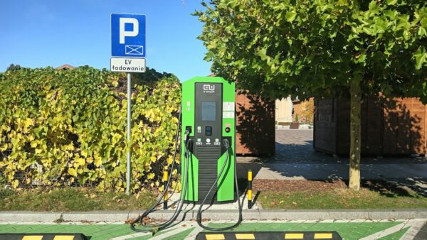 Moins de 10 minutes pour recharger : la super-borne de Xpeng débarque bientôt en France