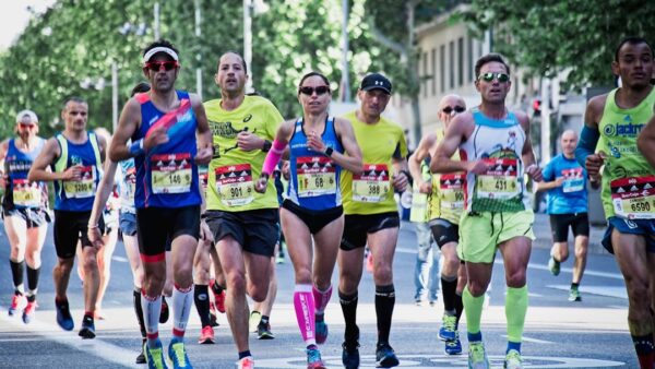 La course aux modèles les plus puissants s’intensifie : 4,4 mois séparent les modèles open source des géants de l’IA