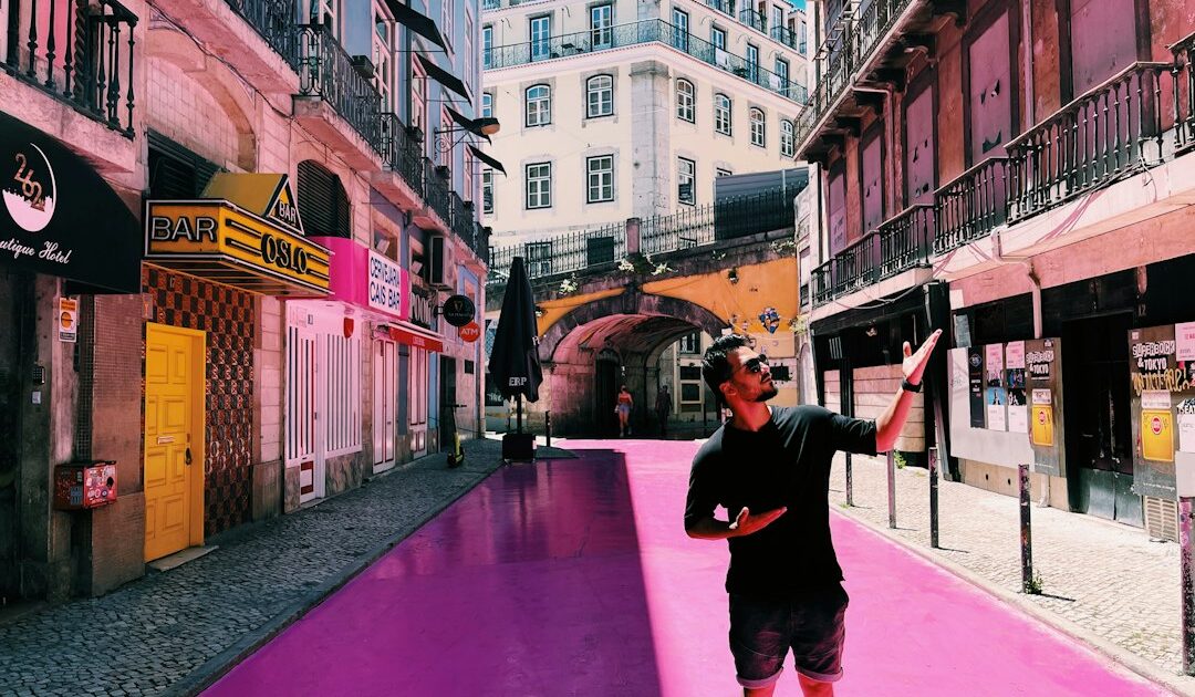 Panneaux géants et couleurs flashy de GTA 6 : Spotify et Rockstar semblent avoir quelque chose à annoncer