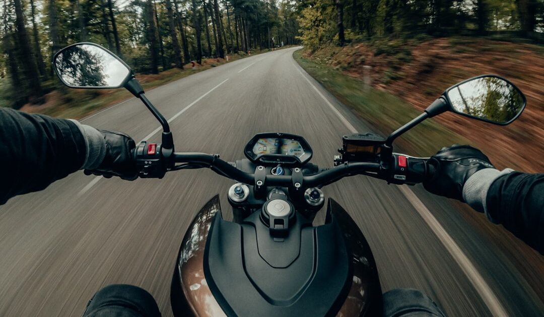 Quels sont les meilleurs traceurs GPS pour motos et scooters en 2026 ?