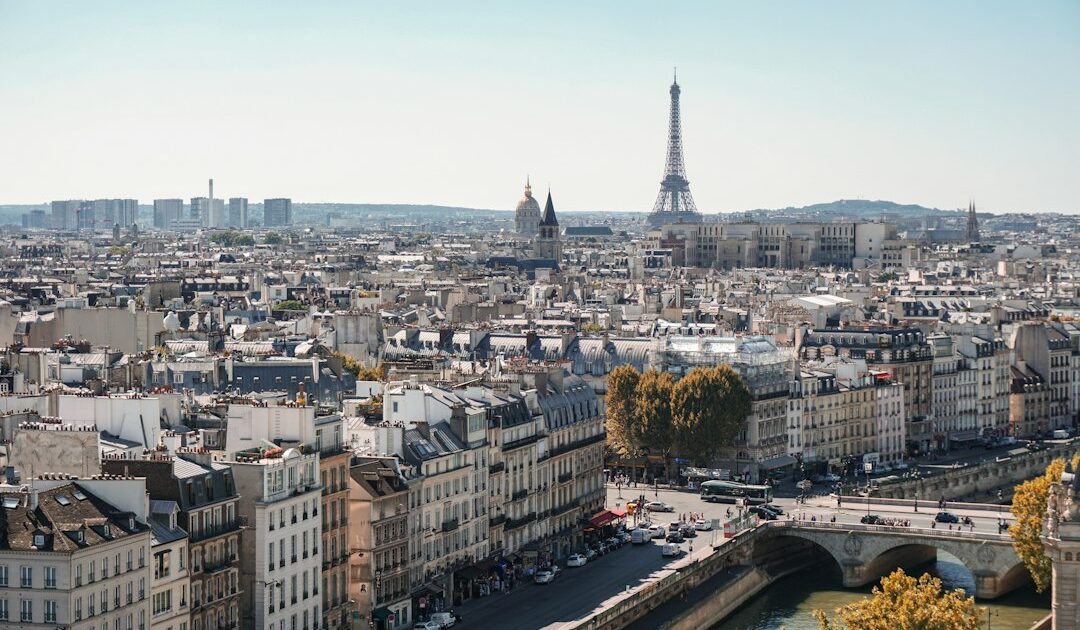Été indien à Paris : 6 rooftops pour profiter des dernières soirées ensoleillées avec vue !