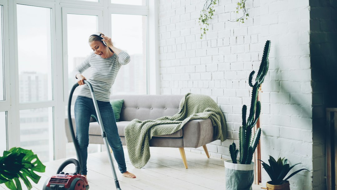 Révolutionnez le ménage chez vous : cet aspirateur robot tout-en-un est à -72%