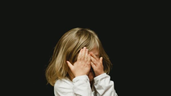 Avec l’EU KIDS Act, prouver son âge pourrait devenir incontournable sur les réseaux sociaux