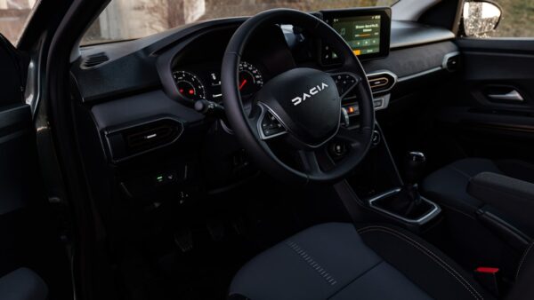 Voiture électrique à 10 000 € : Dacia veut la faire, mais l’Europe lui interdit
