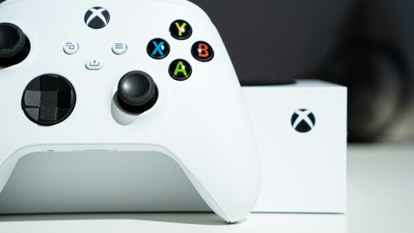 Des jeux PS5 tournent désormais sur Xbox Series X, merci l’émulation