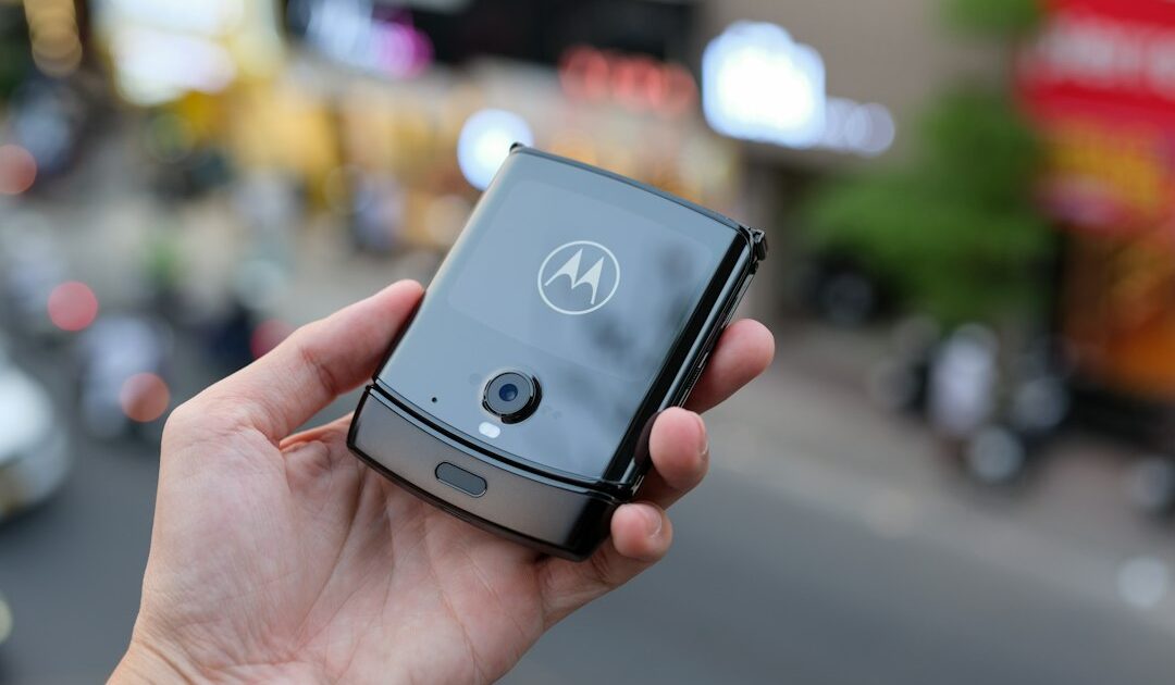 Motorola Signature 27 : le téléphone qui veut tout faire mieux que tout le monde