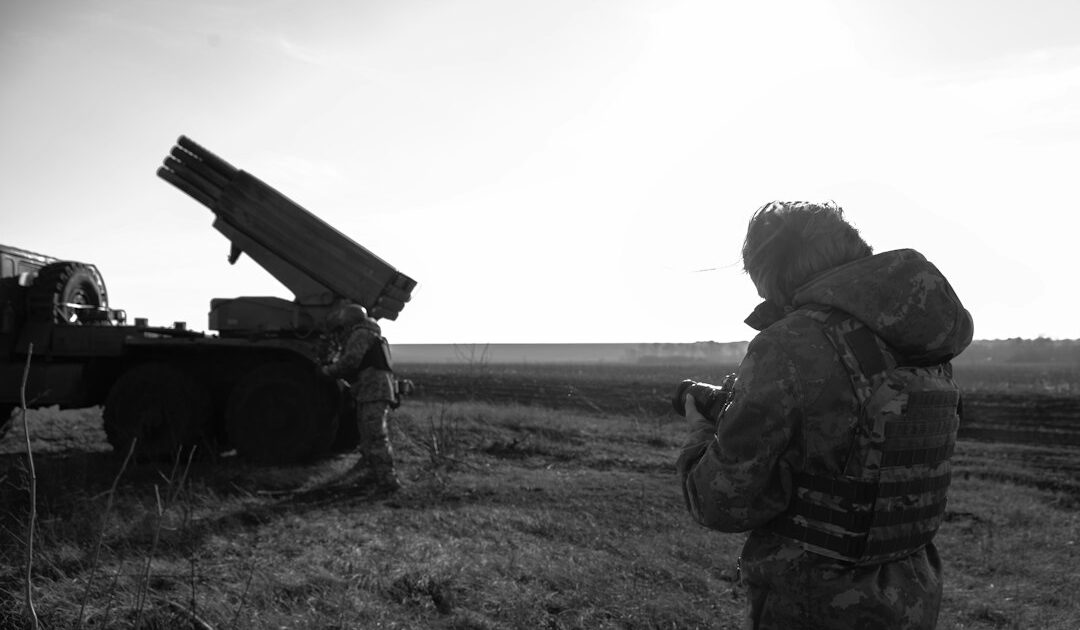 Vidéo : les F-16 ukrainiens engagent le combat au canon face aux drones russes rapides Gueran-5
