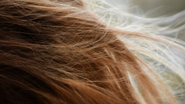 Cheveux : cette technique sur-mesure est la grande tendance de la rentrée pour apporter du volume sans effort