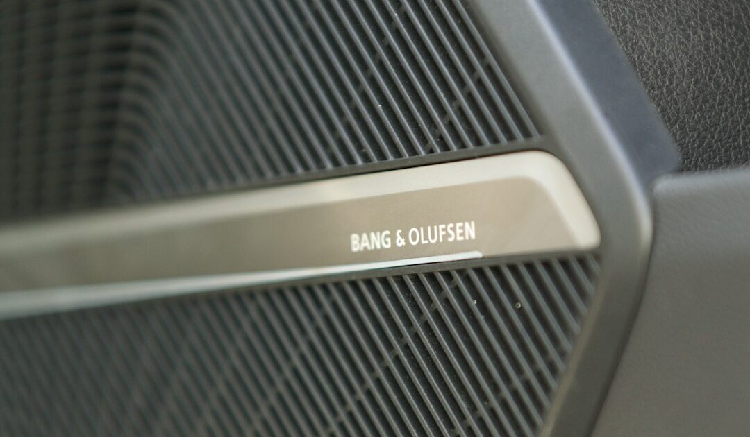 Audio Bang & Olufsen et capteur 200 Mpx : le Motorola Signature 27 sort l’artillerie lourde