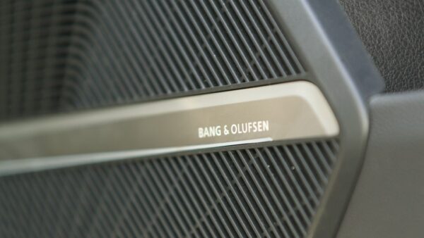 Audio Bang & Olufsen et capteur 200 Mpx : le Motorola Signature 27 sort l’artillerie lourde