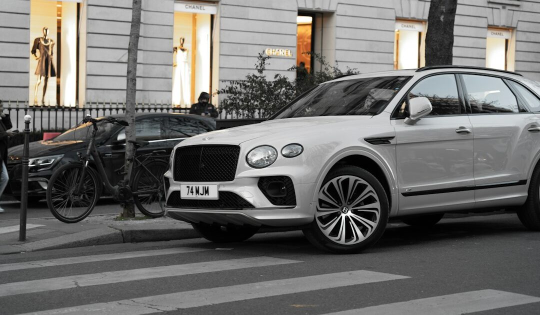 Bentley dévoile le Torcal, son premier SUV électrique de 888 ch dérivé du Porsche Cayenne
