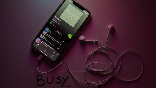 « Nos playlists sont 100 % humaines » : comment le français Qobuz se démarque de Spotify, Deezer et Apple Music