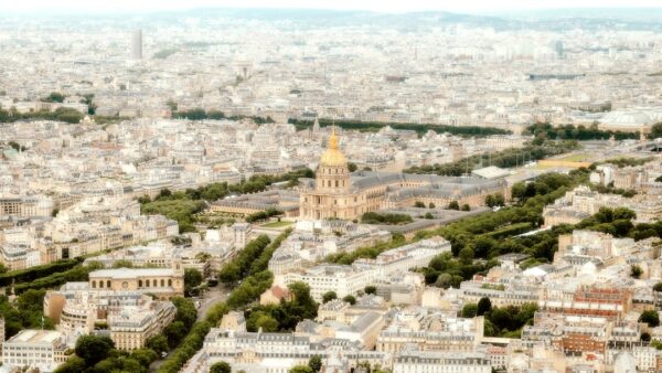 « L’Église de France intéresse Rome car il s’y passe quelque chose » : derrière la visite du pape Léon XIV, les signes d’un réveil du catholicisme français ?