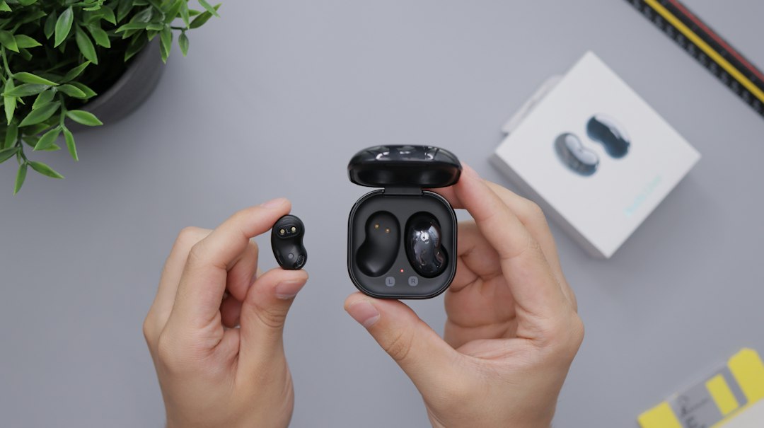 Galaxy Buds On : à quoi ressemblent les écouteurs open-ear de Samsung une fois portés