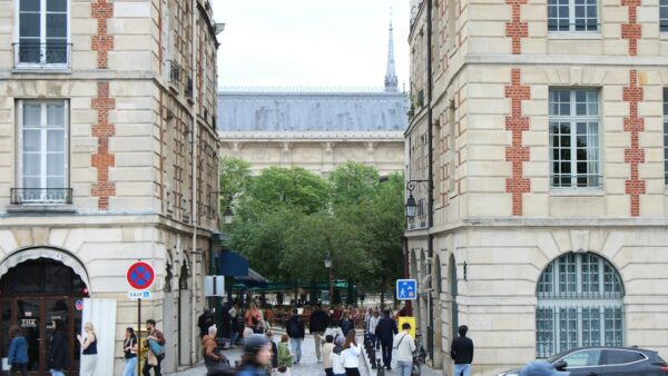 Jusqu&rsquo;à 1 055 € par mois aux étudiants et apprentis : le secret de l&rsquo;Australie pour aider les jeunes à se lancer dans la vie