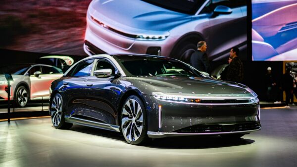 Moins chères que Tesla : Lucid dévoile les tarifs français de la berline Air et du SUV Gravity