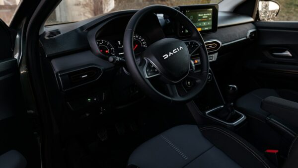 3 000 € moins cher qu’un Dacia Bigster hybride : que vaut le SUV chinois qui promet de secouer le marché ? 
