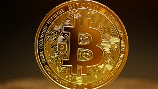 Le paradoxe du Bitcoin : Les taux le font chuter, la dette lui donne raison