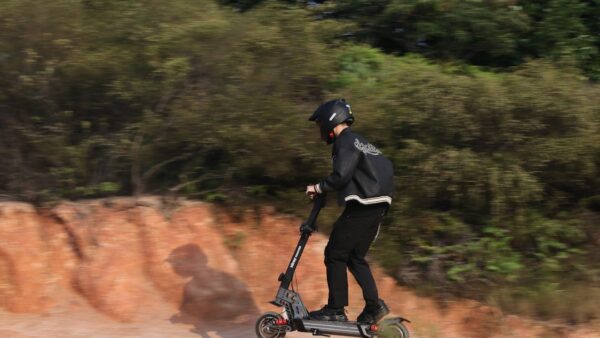 Test Navee NT5 Max : un monstre de trottinette électrique, mais il faut un garage