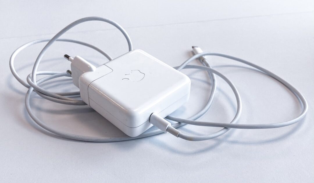 Un seul chargeur pour le MacBook, le smartphone et la tablette ? Le Ugreen Nexode Pro 160 W est en promo