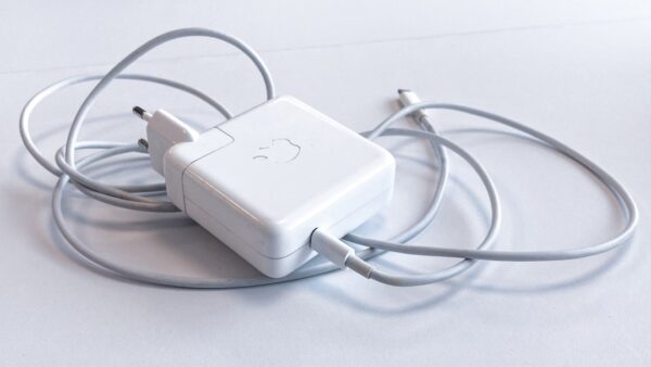 Un seul chargeur pour le MacBook, le smartphone et la tablette ? Le Ugreen Nexode Pro 160 W est en promo