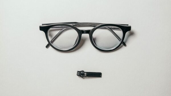 Des lunettes connectées sans caméra ni IA : c’est le pari plus vertueux d’une start-up française, en contre-pied de Google et de Meta