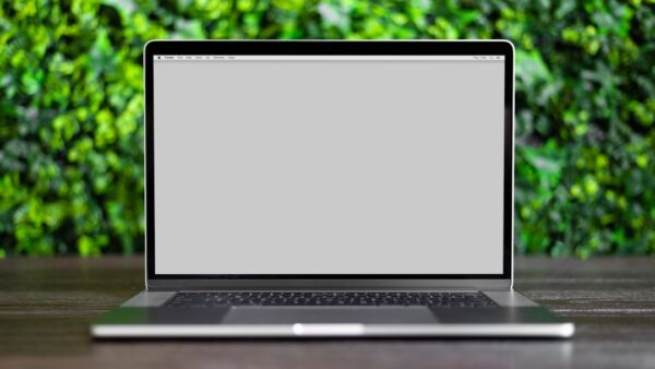 Un PC portable sans écran, bon plan ou galère ? Réponse avec notre test complet