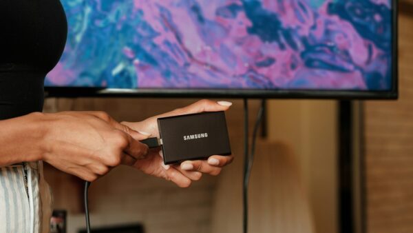 Fire TV Stick 4K (2026) : une fuite montre le nouveau design d’Amazon et sa télécommande réorganisée
