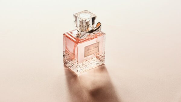 Nouvelles fragrances femme 2026 : les parfums qui osent des sillages plus intenses, audacieux et singuliers