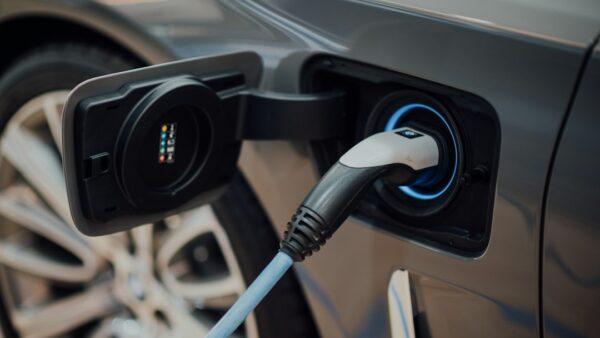 Pour baisser le prix de ses voitures électriques, Volkswagen investit 3 milliards d’euros dans les batteries LFP