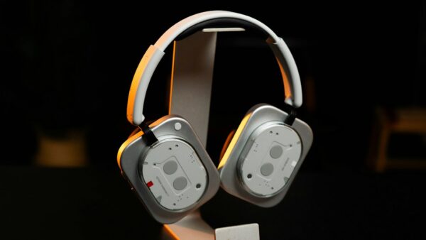 J’ai testé le casque Nothing Headphones (1) Pro : trois transducteurs, et ça s’entend
