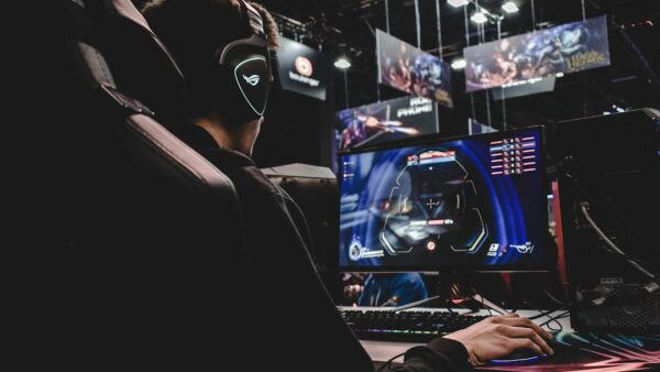 Remise XXL de 1 200 € sur ce PC portable gaming d’exception avec RTX 5090, Intel Core Ultra 9 et 32 Go de RAM
