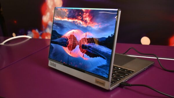 Le très léger Lenovo Yoga Slim 7 OLED boosté au Snapdragon X2 Plus s’allège de 300 €