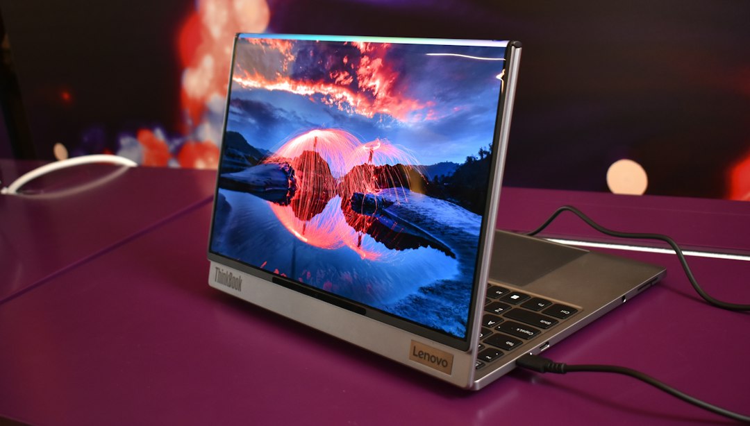 Le très léger Lenovo Yoga Slim 7 OLED boosté au Snapdragon X2 Plus s’allège de 300 €