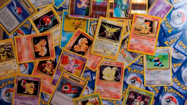 Cartes Pokémon 30ᵉ anniversaire : où acheter les nouveaux coffrets qui sortent ce vendredi ?