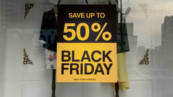 Black Friday, Noël : comment faire son shopping en ligne sans être traqué (et éviter les arnaques) ? [Sponso]