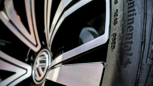 Écran 16 pouces, nouvelles jantes et V2L : la Tesla Model 3 progresse en Chine, la France est prochaine sur la liste