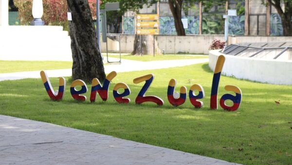 Avant l’attaque du Venezuela, Trump a demandé son avis à Grok, le chatbot d’Elon Musk