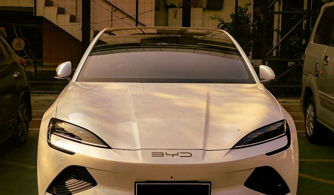 Tesla vend plus de voitures que prévu, mais BYD creuse l’écart sur l’électrique