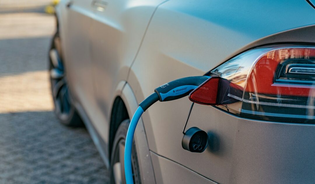 Tesla a vendu plus de voitures électriques qu’espéré : pourquoi ça ne suffit pas à rattraper BYD