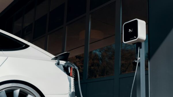 Fuir un Supercharger sans débrancher sa Tesla : c’est désormais possible, mais à quel prix ?