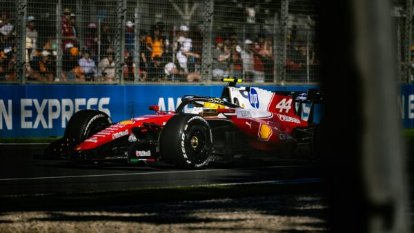 4e au GP de Bahreïn, Charles Leclerc et son casque LEGO à -34% raflent la pole position 🏎️