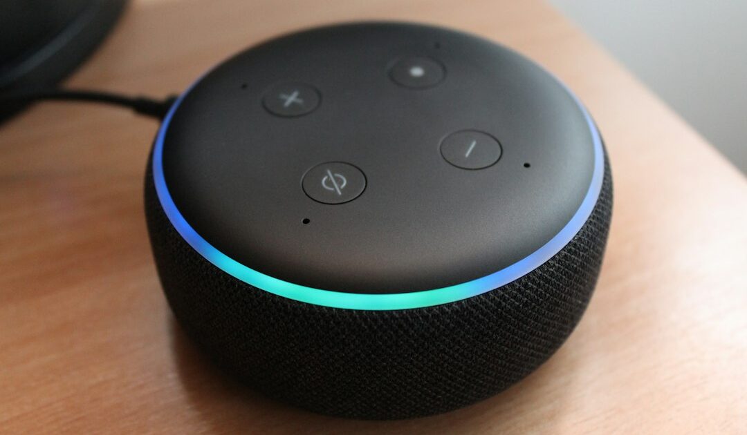 Envie d’essayer Alexa+ sans vous ruiner ? L’Echo Dot d’Amazon chute sous les 30 €