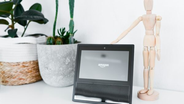 Amazon dévoile l’Alexa Tablet Pro, son concurrent de l’iPad avec un écran papier et le Play Store