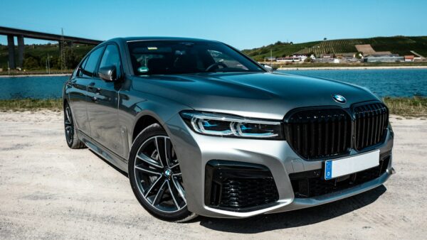 Jusqu’à 828 km d’autonomie : le nouveau BMW iX4 prend l’avantage sur ses concurrents