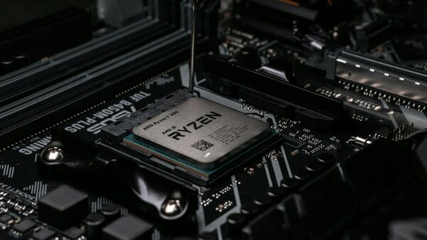 Intel Core 2000HX : pourquoi il faudra se méfier de ces futurs processeurs pour PC portable