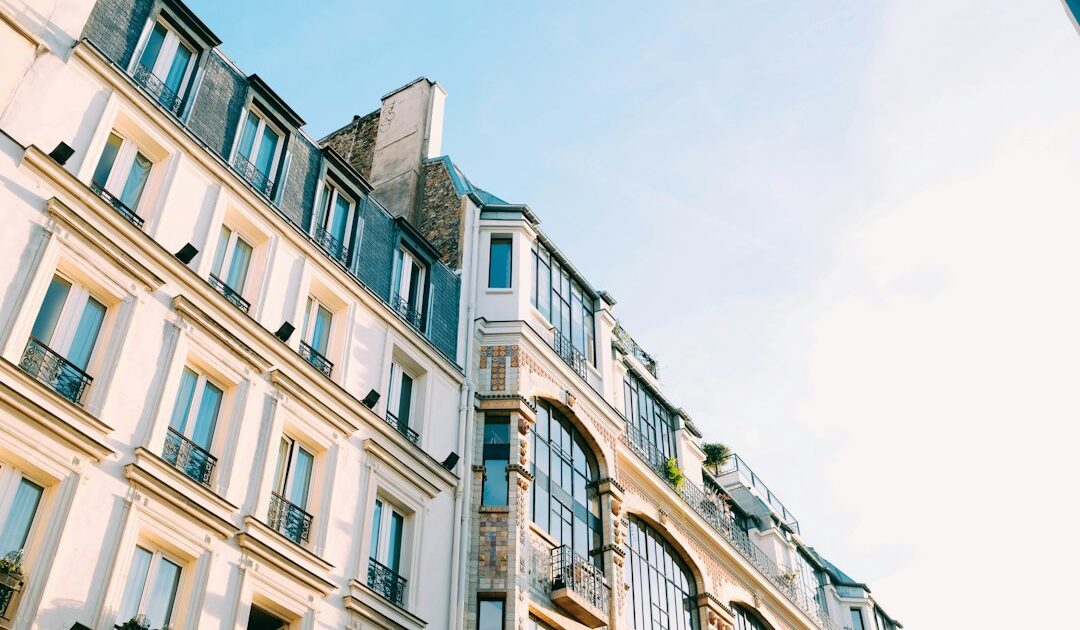 La France manque-t-elle vraiment de logements étudiants ? Entre résidences Crous saturées, promesses non tenues et crise locative, ce que révèlent les chiffres