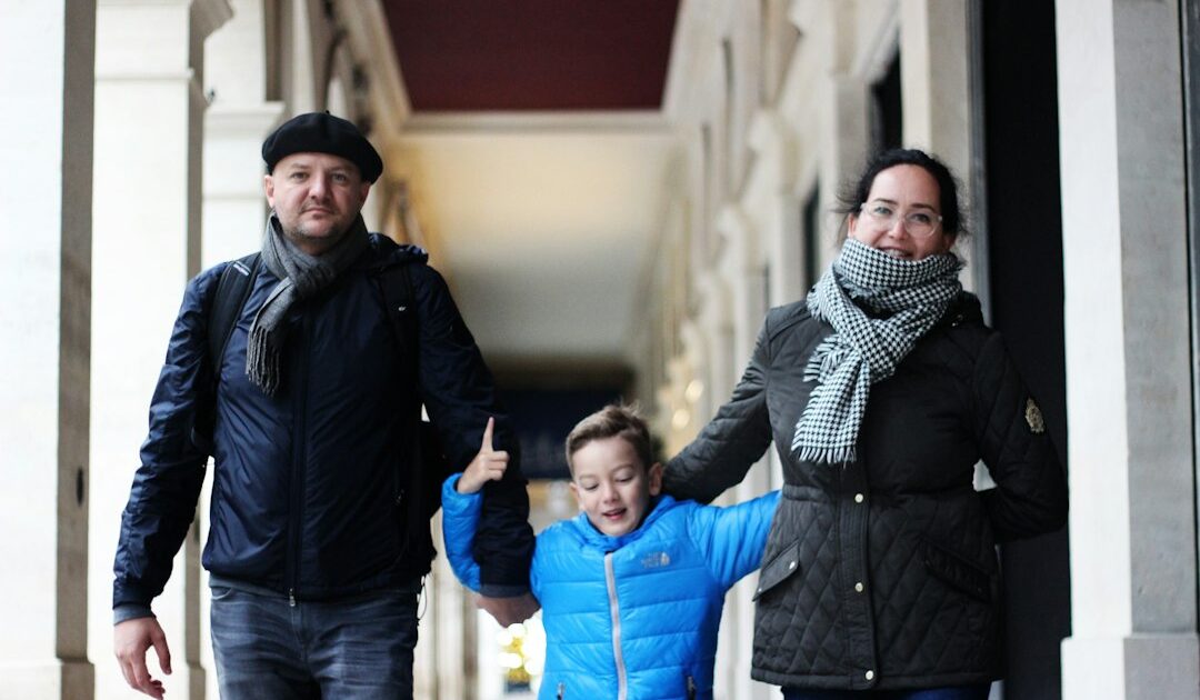 Prestations familiales, APL… Le gouvernement veut durcir les conditions d’accès aux aides sociales pour les étrangers, combien cette mesure rapportera-t-elle vraiment ?